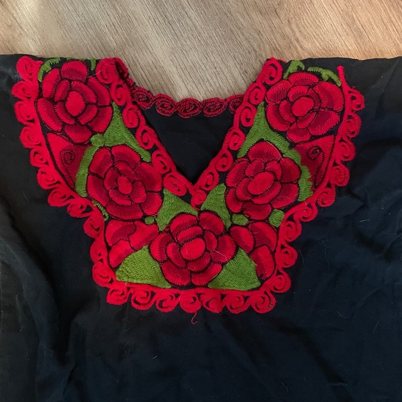 Black cotton shirt with red embroidery - Picture 3 of 4